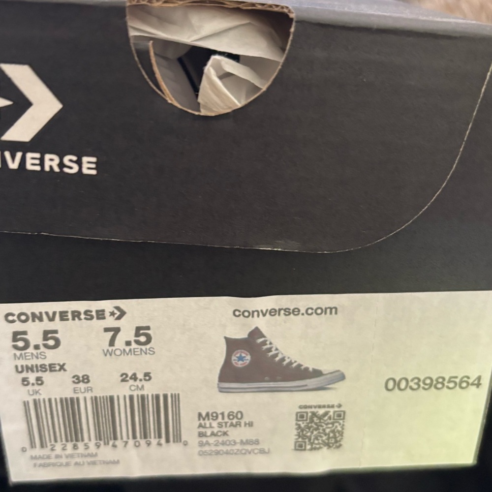 🖤🤍Converse Black High Top Sneakers 🖤🤍 - Picture 2 of 4